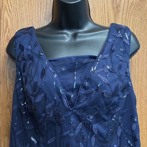 Elegant Navy Blue Evening Gown - Picture 2 of 7